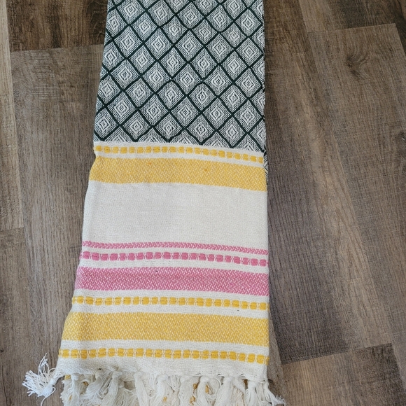 Geometric Patterned Throw Blanket 100 Cotton - Picture 2 of 5